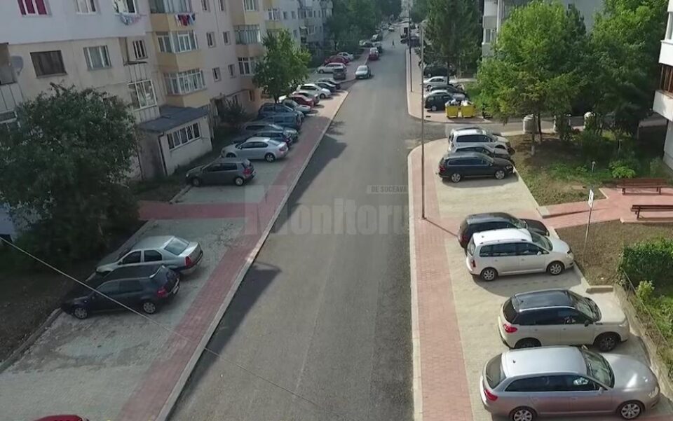 Strada Viitorului, din cartierul sucevean Obcini, refacuta prin programul de modernizare de la scara blocului 2
