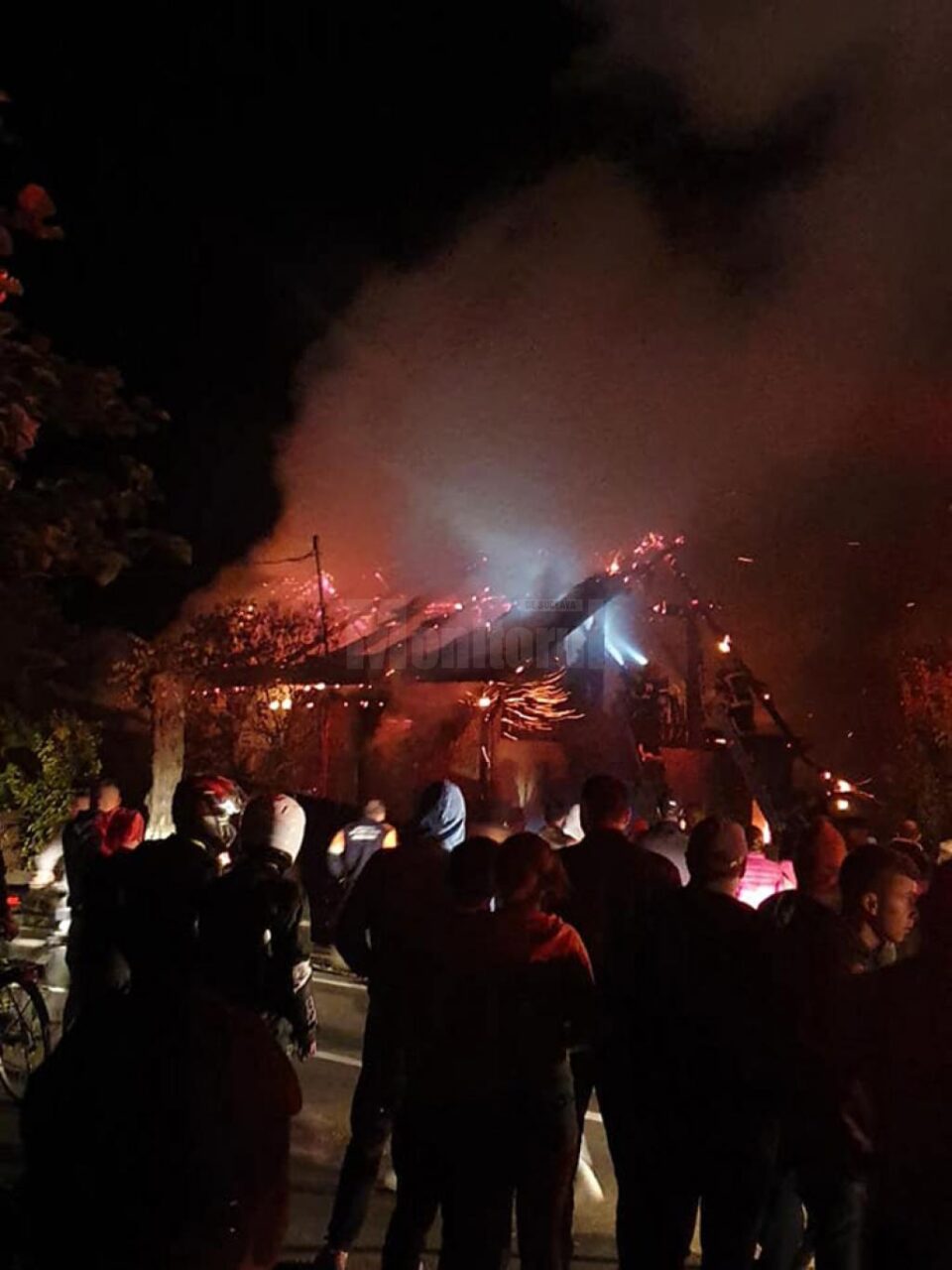 Soții Magopăț nu au putut fi salvați din incendiu, în ciuda desfășurării impresionante de forțe de intervenție Soții Magopăț nu au putut fi salvați din incendiu, în ciuda desfășurării impresionante de forțe de intervenție