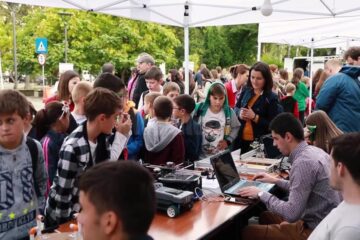 Mii de suceveni, în special tineri, au răspuns invitației USV de a fi prezenți la „Noaptea Cercetătorilor Europeni”