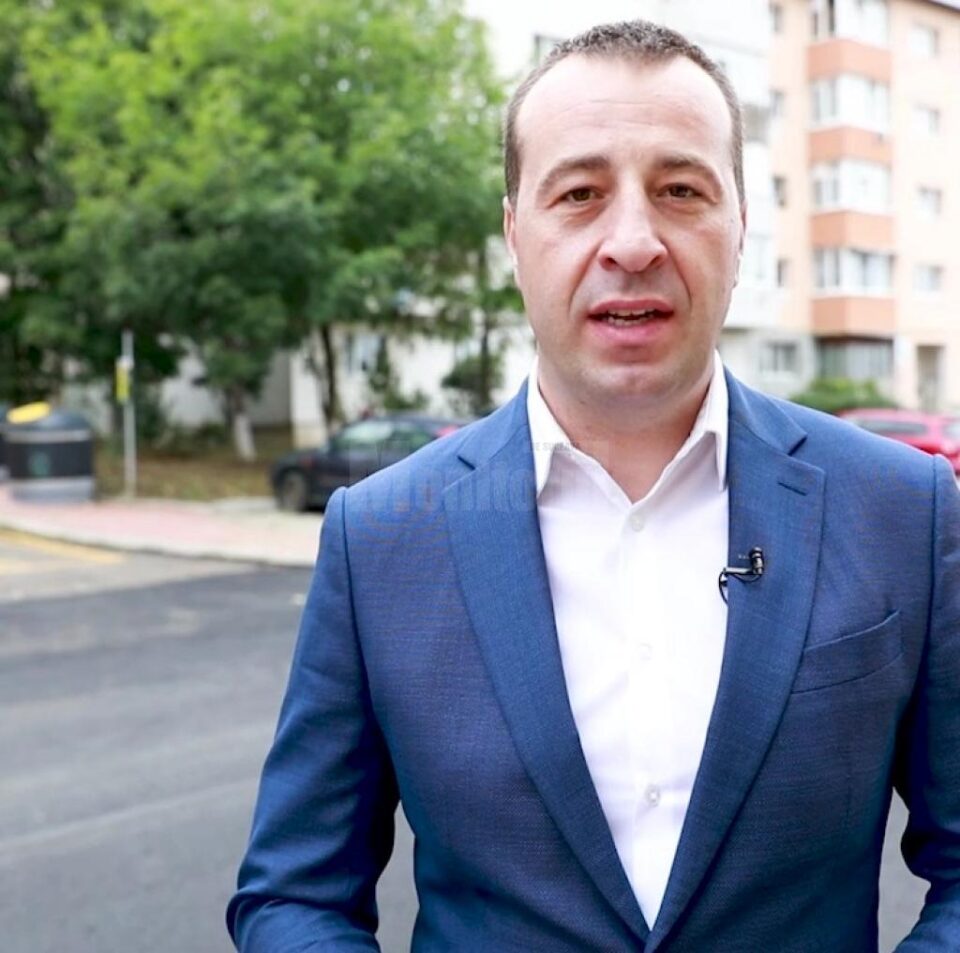 Viceprimarul Lucian Harșovschi, care s-a ocupat de implementarea programului de modernizare de la scara blocului