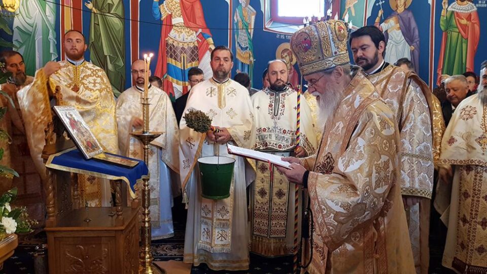 Pictura bisericii “Sfântul Gheorghe” din Costâna a fost sfințită
