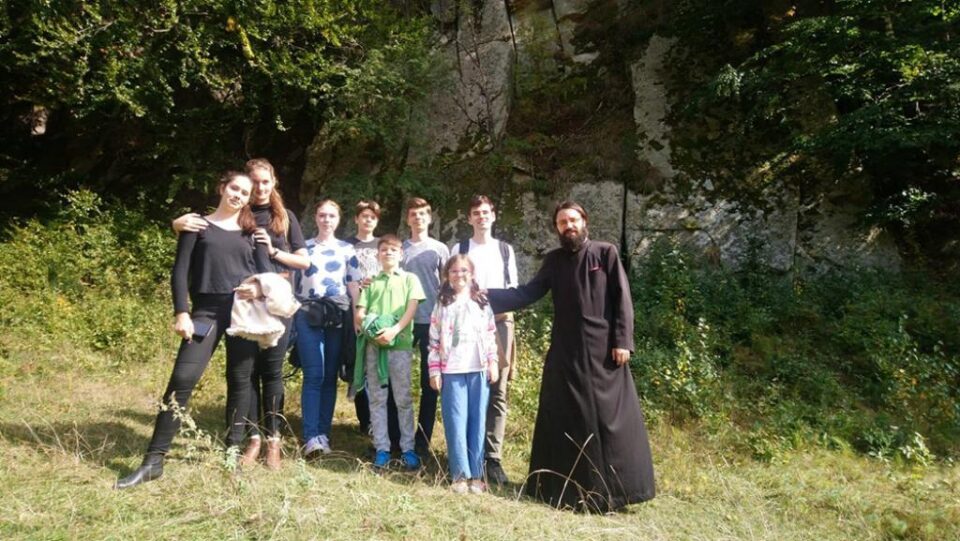 Copiii din Grupa de Cateheză a Bisericii „Sfântul Dumitru” Suceava au vizitat ținuturile Buzăului și Vrancei