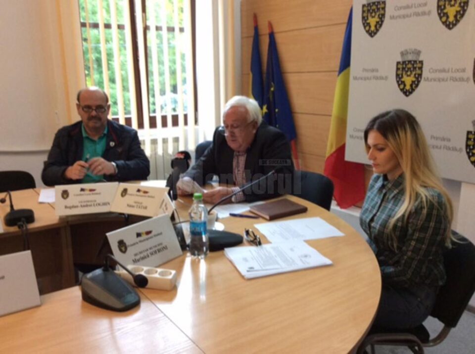 Primarul municipiului Rădăuți, Nistor Tatar, și-a prezentat, ieri, într-o conferință de presă, bilanțul de activitate Primarul municipiului Rădăuți, Nistor Tatar, și-a prezentat, ieri, într-o conferință de presă, bilanțul de activitate