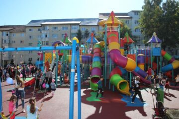 Inaugurarea celui mai mare loc de joaca din Suceava, in cartierul Obcini 7