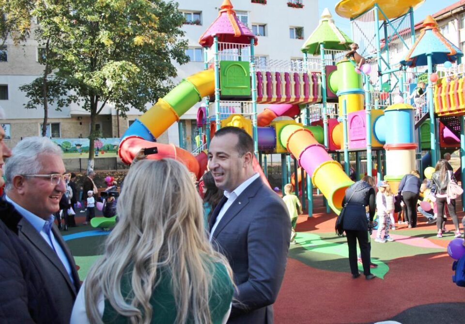 Inaugurarea celui mai mare loc de joaca din Suceava, in cartierul Obcini