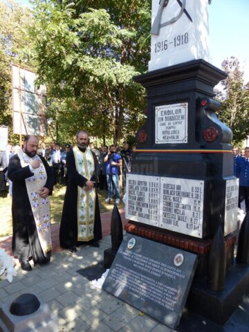 Slujba de sfințire a monumentului eroilor reabilitat din Burdujeni