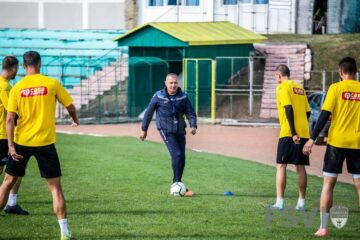Antrenorul Petre Grigoraș, în exercițiul funcțiunii. Foto Facebook - ACS Foresta Suceava Oficial