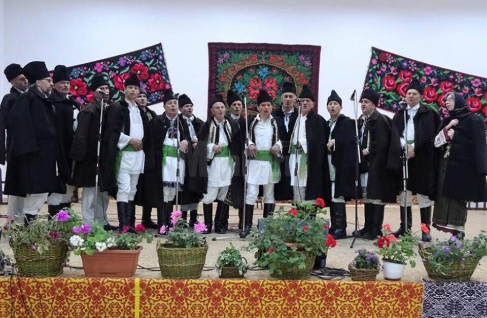 Grupul “Flori de măr” al Căminului Cultural Râșca