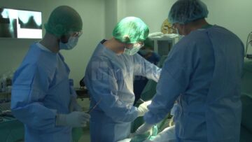 Operație de protezare a genunchiului în secția Ortopedie a Spitalului de Urgenta Suceava