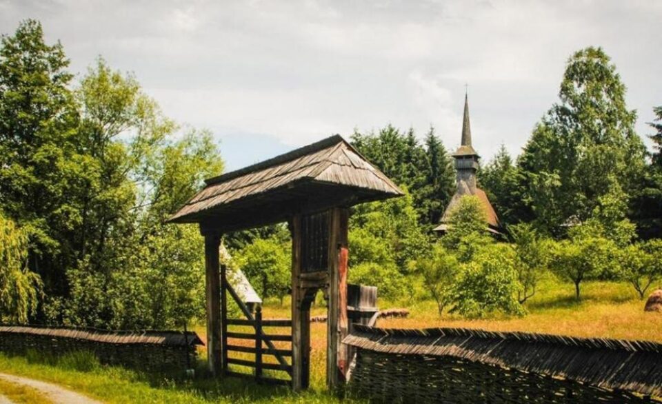 Satul românesc, spațiu de cultură și permanență