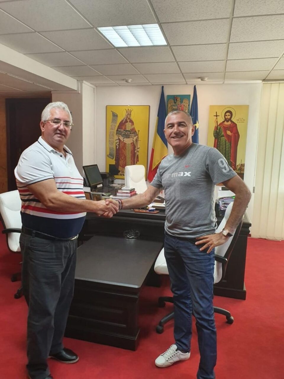 Primarul Ion Lungu si noul antrenor al Forestei, Petre Grigoras, cu care a discutat de meciul cu Dinamo