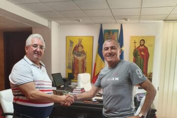 Primarul Ion Lungu si noul antrenor al Forestei, Petre Grigoras, cu care a discutat de meciul cu Dinamo