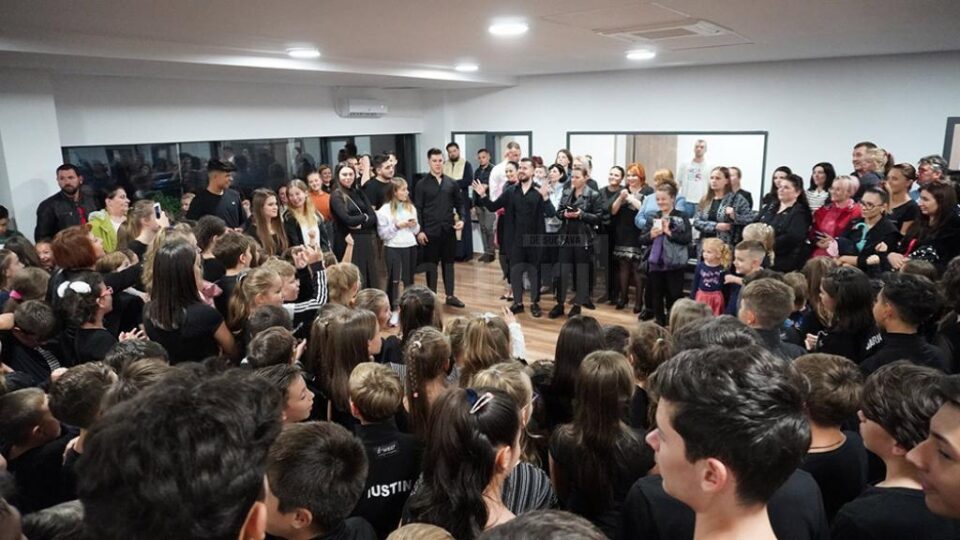 Antrenori, instructori, sportivi, prezenți la inaugurarea noii săli de dans „Bucovina Dance Plaza”