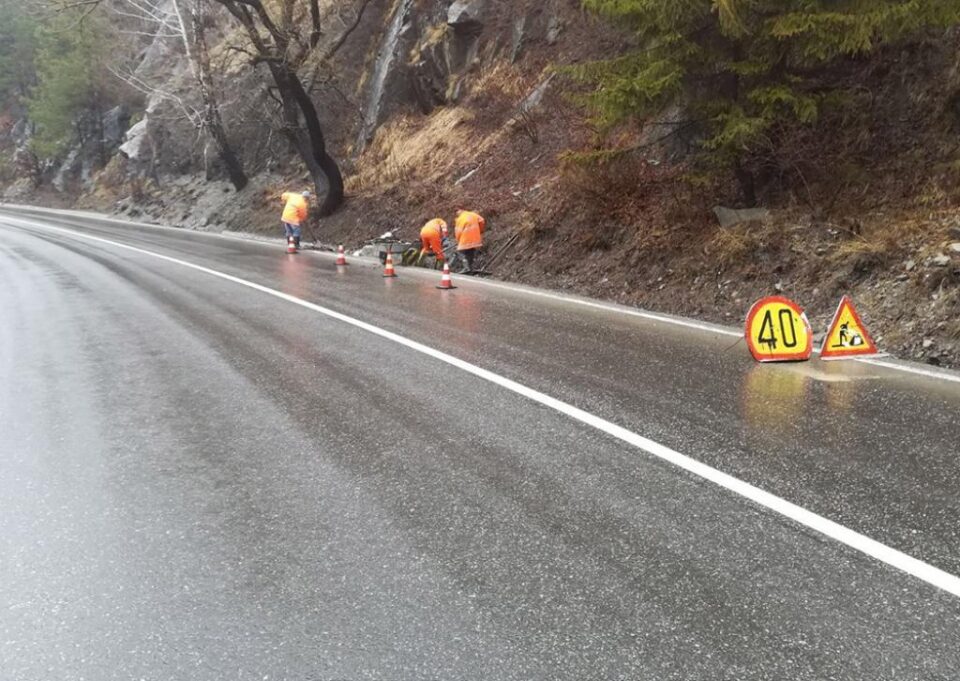 În zona de munte s-a circulat în condiții de iarnă. Foto: DRDP Iași