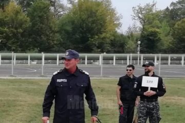 Instructorul, plt.maj. Marius Manolachi, și cainele Olly, care a obtinut bronzul la categoria "Câine de căutare și salvare persoane"