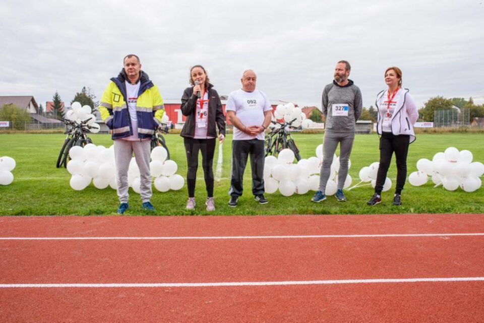 Stadionul Municipal Rădăuți a găzduit, la finele săptămânii trecute, evenimentul caritabil „EGGER Aleargă” Stadionul Municipal Rădăuți a găzduit, la finele săptămânii trecute, evenimentul caritabil „EGGER Aleargă”