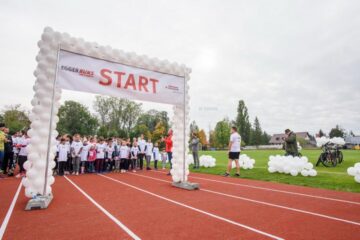 „EGGER Aleargă” pe noua pistă de atletism de la Rădăuți