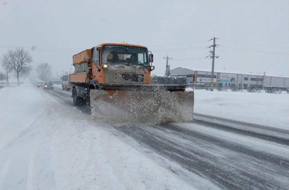 În zona de munte s-a circulat în condiții de iarnă. Foto: DRDP Iași