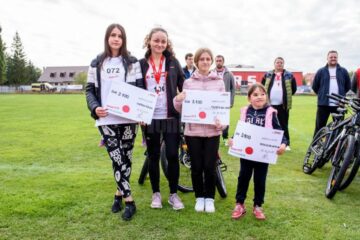 „EGGER Aleargă” pe noua pistă de atletism de la Rădăuți