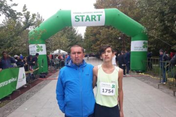 Cristian și Alexandru Prâsneac pozează mulțumiți după Crosul Loteriei Române