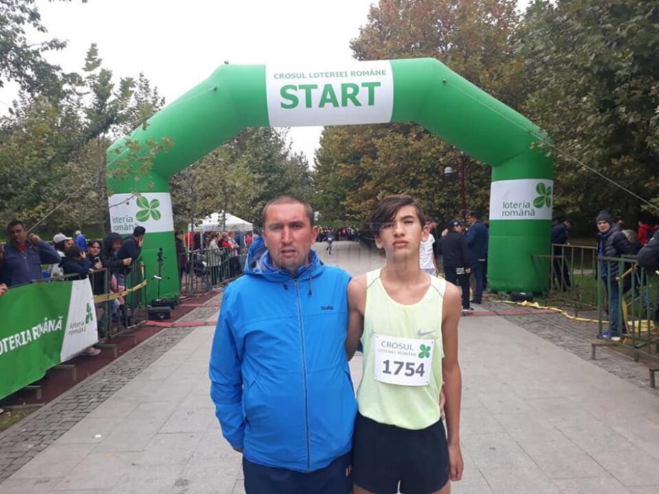 Cristian și Alexandru Prâsneac pozează mulțumiți după Crosul Loteriei Române