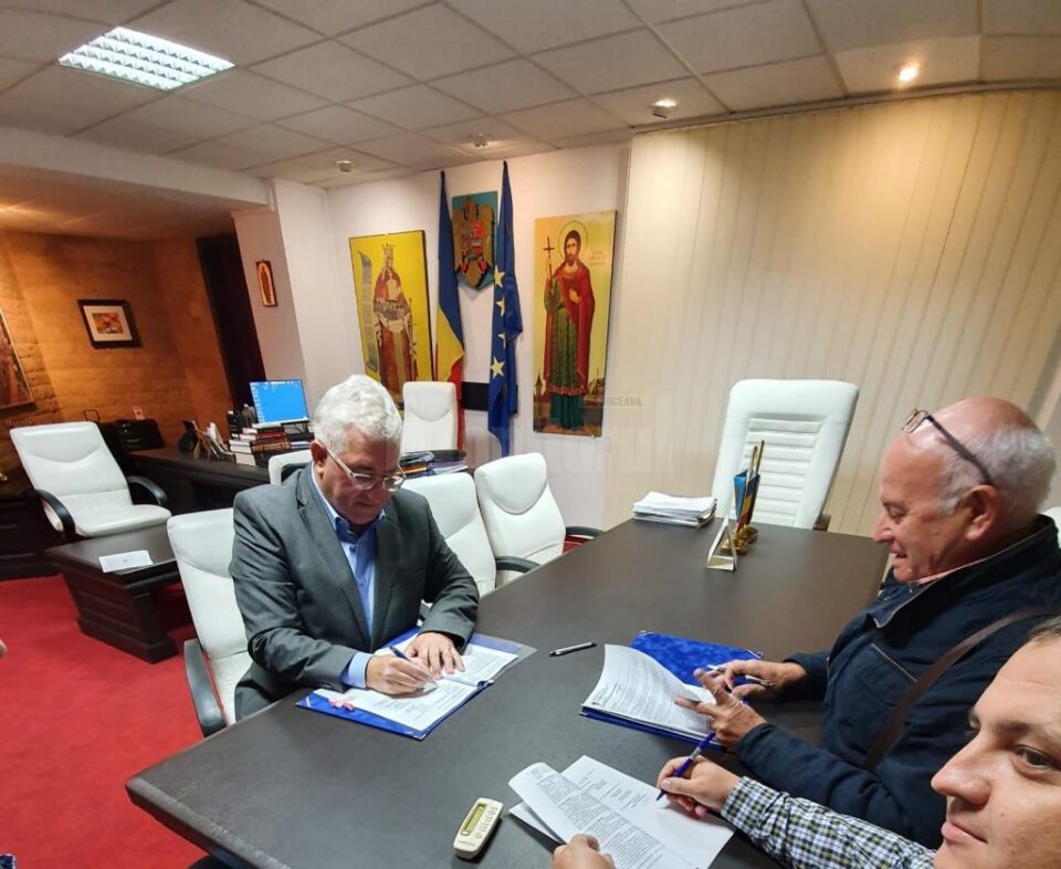 A fost semnat contractul pentru modernizarea și extinderea cu parcare subterană a Pieței George Enescu A fost semnat contractul pentru modernizarea și extinderea cu parcare subterană a Pieței George Enescu