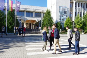 Apel pentru studenții economiști și cei de la Istorie și Geografie de a face practică pe bani europeni