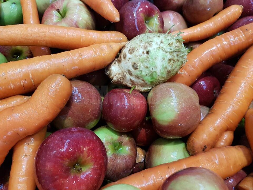 Fabrică de sucuri naturale delicioase, produse din fructele și legumele clienților