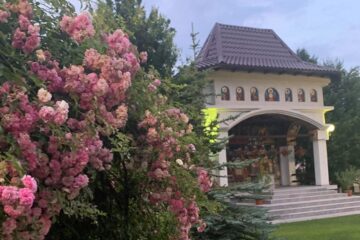 Slujba de sfințire a altarului de vară a Parohiei „Sf. Vineri” Suceava