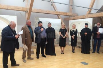 Expoziția „Arta memoriei”, purtând semnătura lui Traian Postolache, vernisată la Muzeul de Istorie