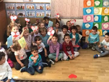 Campania de voluntariat și acțiune comunitară „Florile recunoștinței”, la Grădinița cu Program Normal Nr. 8 Suceava