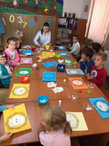 Campania de voluntariat și acțiune comunitară „Florile recunoștinței”, la Grădinița cu Program Normal Nr. 8 Suceava