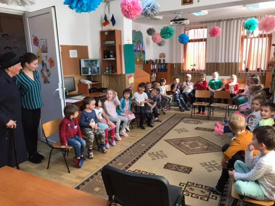 Campania de voluntariat și acțiune comunitară „Florile recunoștinței”, la Grădinița cu Program Normal Nr. 8 Suceava