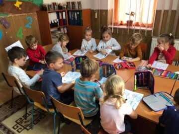 Campania de voluntariat și acțiune comunitară „Florile recunoștinței”, la Grădinița cu Program Normal Nr. 8 Suceava
