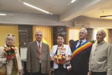 Primarul Ion Lungu si o parte dintre cuplurile de aur sărbătorite sâmbătă