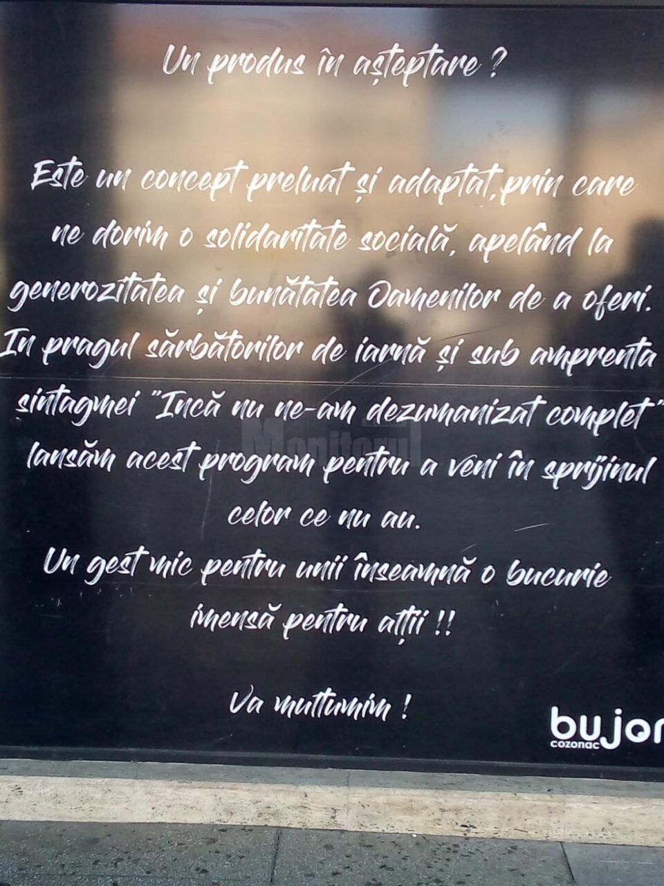 Afișul de pe geamul patiseriei Bujor