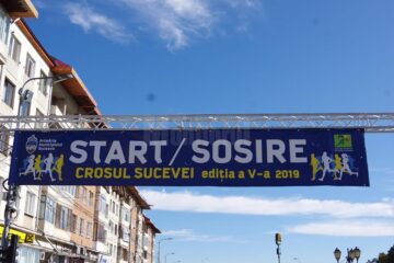 La linia de start a Crosului Sucevei s-au înscris peste 600 de participanți
