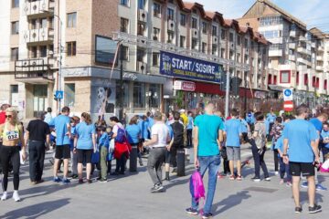 La linia de start a Crosului Sucevei s-au înscris peste 600 de participanți