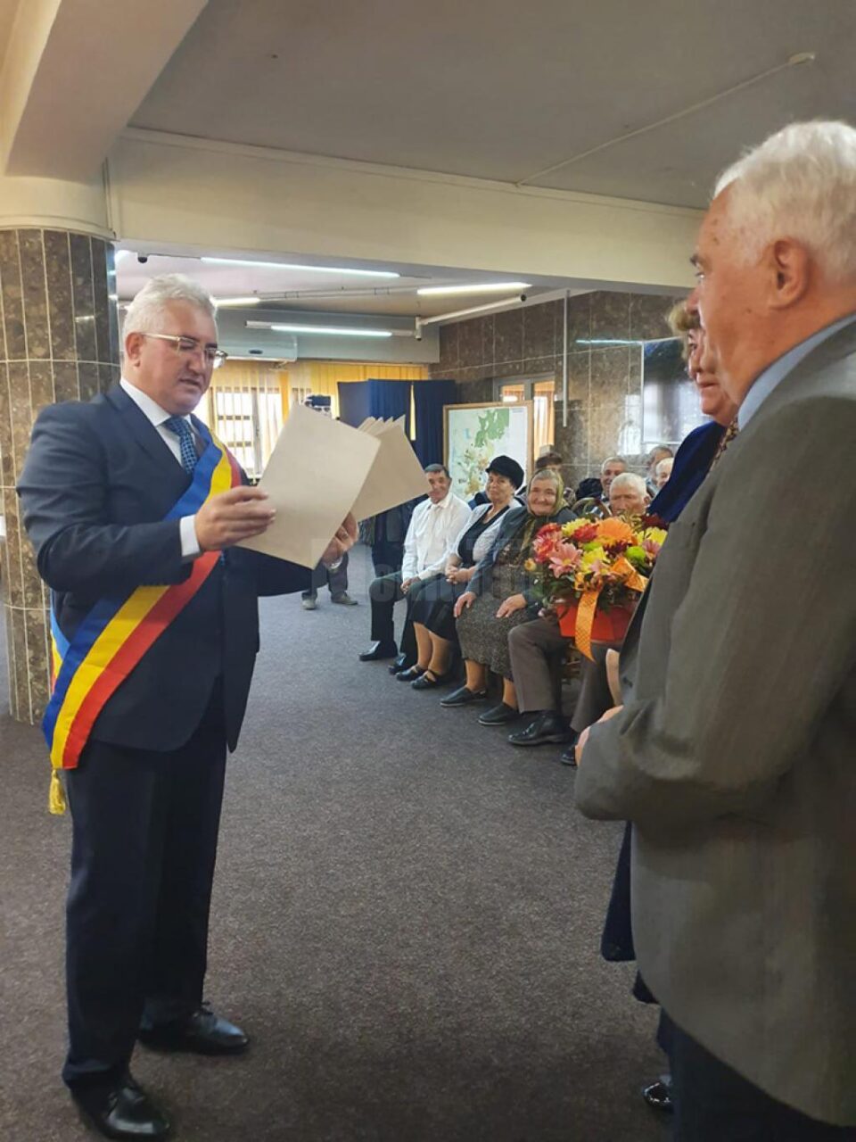 20 de cupluri care au împlinit 50 de ani de căsătorie, sărbătorite sâmbătă la Primăria Suceava
