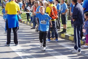 La linia de start a Crosului Sucevei s-au înscris peste 600 de participanți