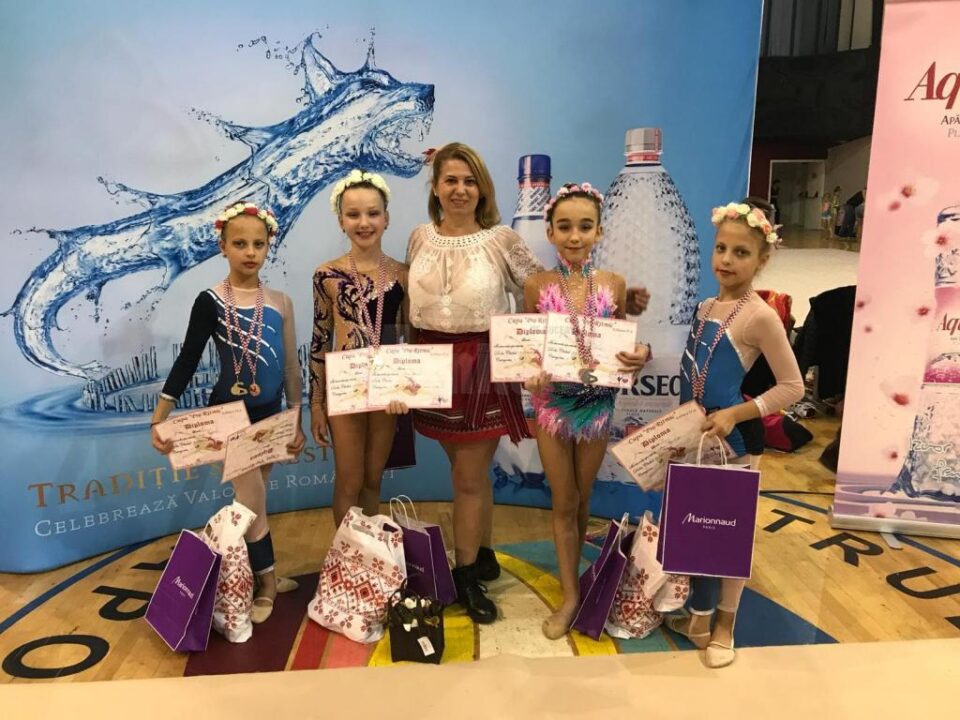 Evoluții spectaculoase la gimnastică ritmică, recompensate cu premii la Iași și București