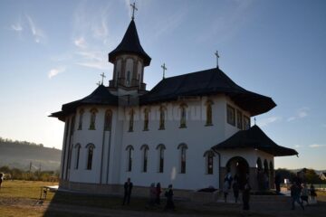 Biserica din parohia Dărmănești II a primit veșmântul sfințirii