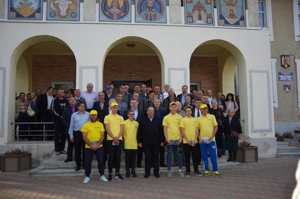 Gheorghe Flutur a participat la lansarea campaniei electorale pentru Klaus Iohannis în zona Siret Gheorghe Flutur a participat la lansarea campaniei electorale pentru Klaus Iohannis în zona Siret