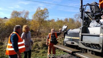 S-au reluat lucrările de reciclare asfaltică pe DN 2E, zonele Păltinoasa și Solca