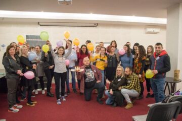 Membrii clubului Toastmasters Suceava se pregătesc pentru evenimentul important de sâmbătă