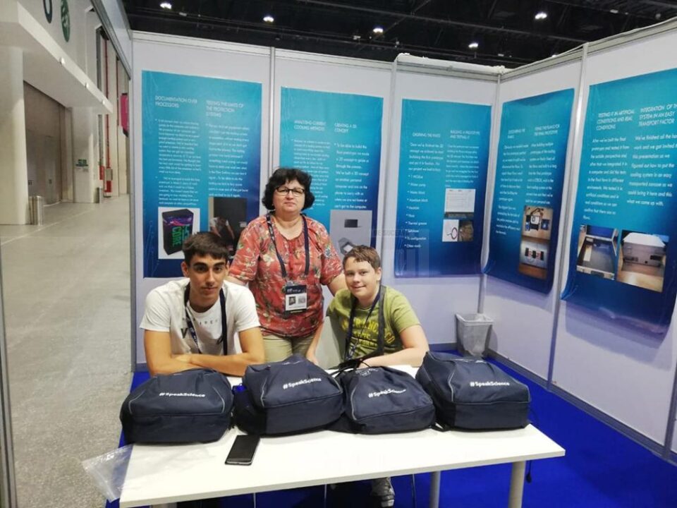 În proces de amenajare a standului expozițional