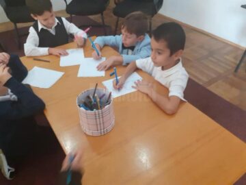 Povești de pe discuri de vinil din colecția Bibliotecii, ascultate săptămânal de elevi