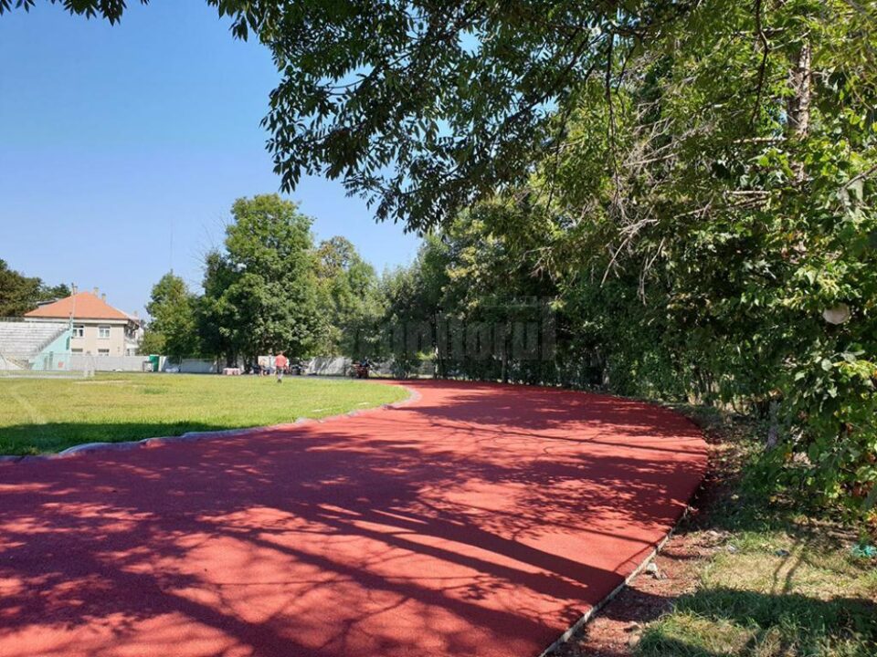 Noua pistă de atletism de la stadionul municipal va fi funcțională de săptămâna viitoare