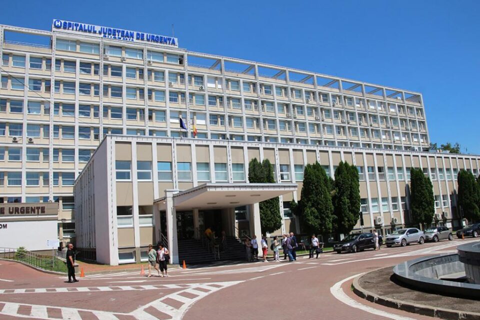 Corneliu Andronache a rămas internat în Spitalul Județean, dar sub pază asigurată de către polițiști