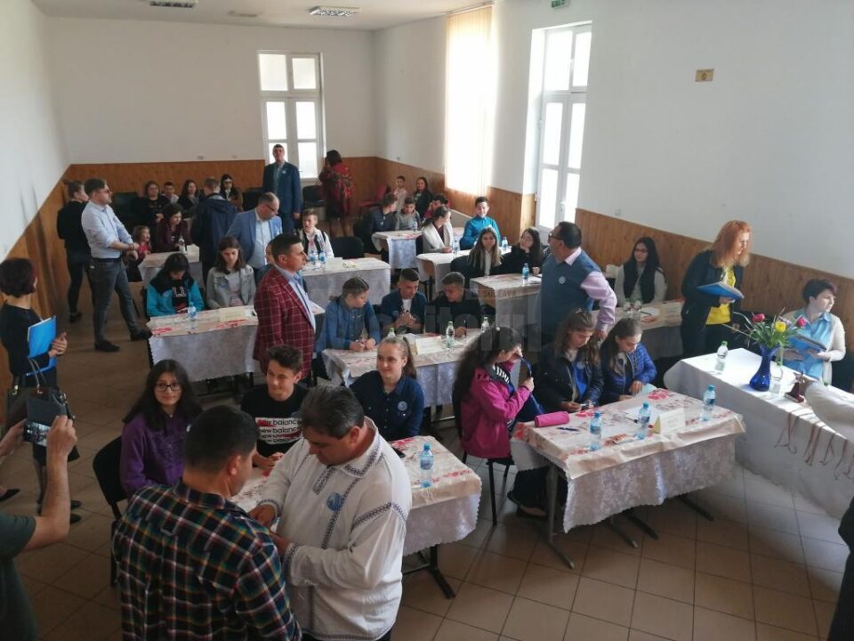 Elevi din șase județe din Moldova vin sâmbătă la Preutești pentru a-și testa cunoștințele de istorie Elevi din șase județe din Moldova vin sâmbătă la Preutești pentru a-și testa cunoștințele de istorie